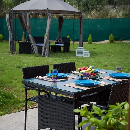 Villa Garden Family